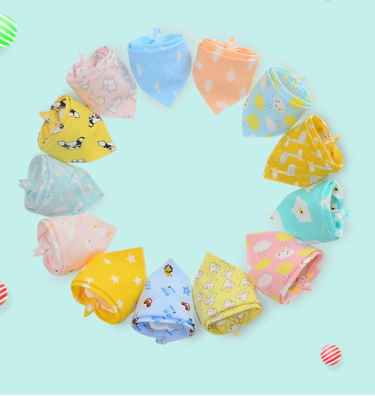Bébé double couche couleur bas triangle bavoir bébé fournitures snap bande dessinée bavoir triangle
