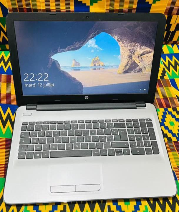 *HP 15 core i5 très clean Graphique Radeon R5 M330 dédié 2Go??* 6th generation