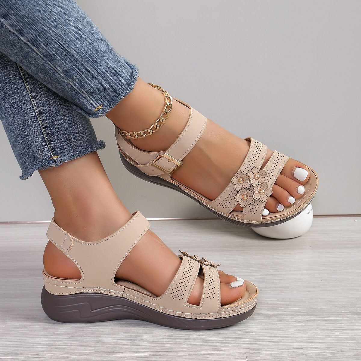 Sandales florales compensé transfrontalier grande taille un mot avec décoration florale sandales rétro pour femmes