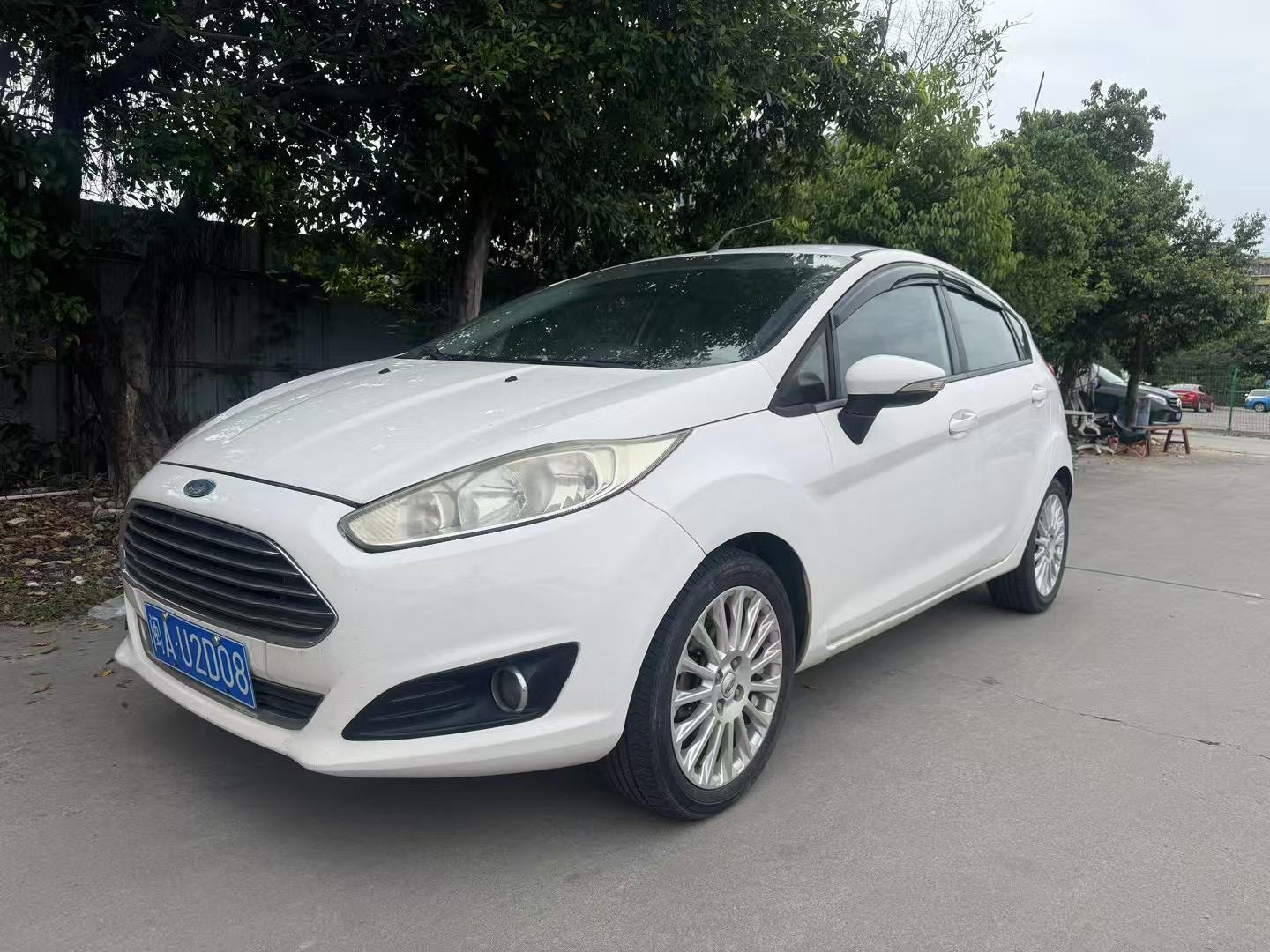 Ford fiesta année 2013, cylindrée automatique 2.0, très abordable